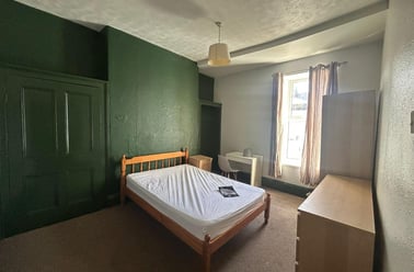 Hill Park Crescent, Flat 2, Greenbank, Plymouth - Image 3